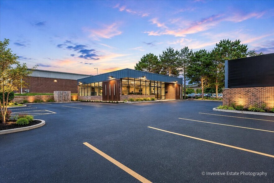More Photos Of 780 W Golf Rd, Schaumburg Freestanding For Lease