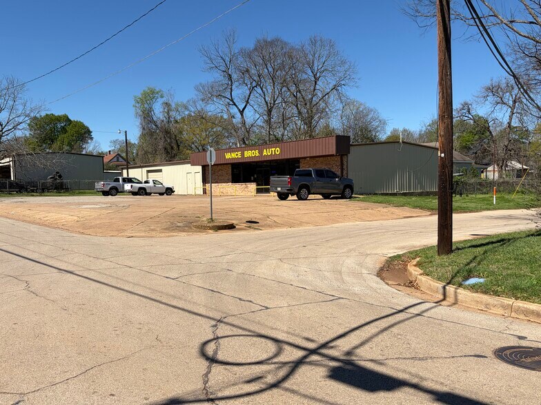 More Photos Of 601 W Lacy St, Palestine General Retail For Sale