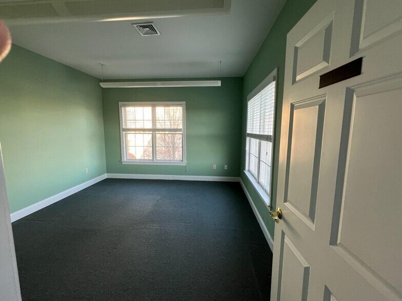 More Photos Of 4 Walter E Foran Blvd, Flemington Office For Sale