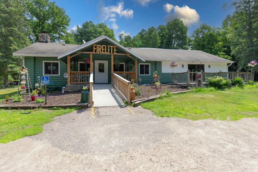 More Photos Of 216 S Shore Dr, Pickerel Restaurant For Sale