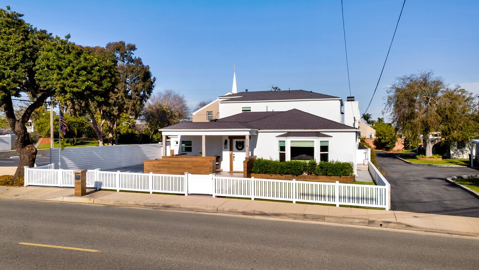 More Photos Of 308 E 18th St, Costa Mesa Shelter For Sale