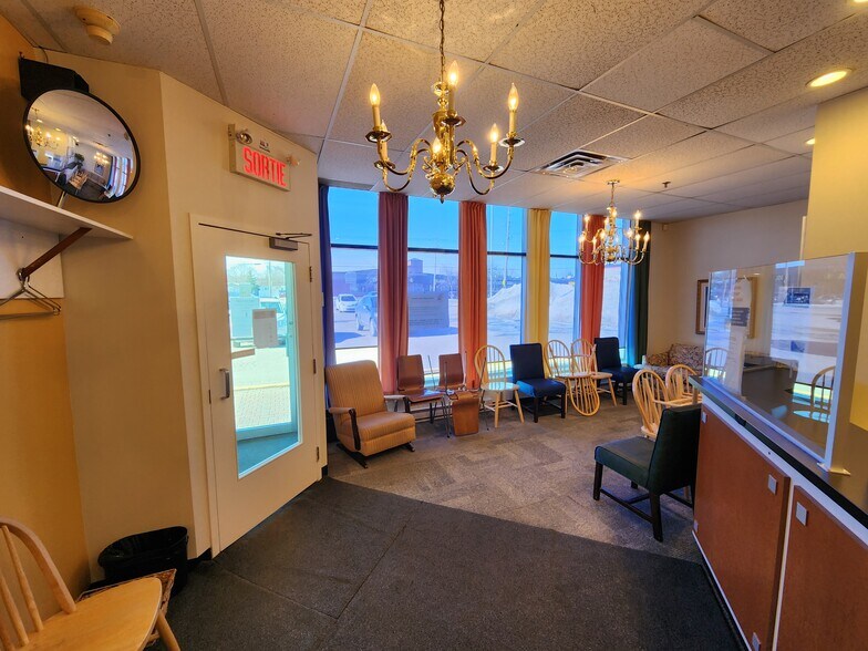 More Photos Of 135 Av 25e, St-Eustache Storefront For Lease