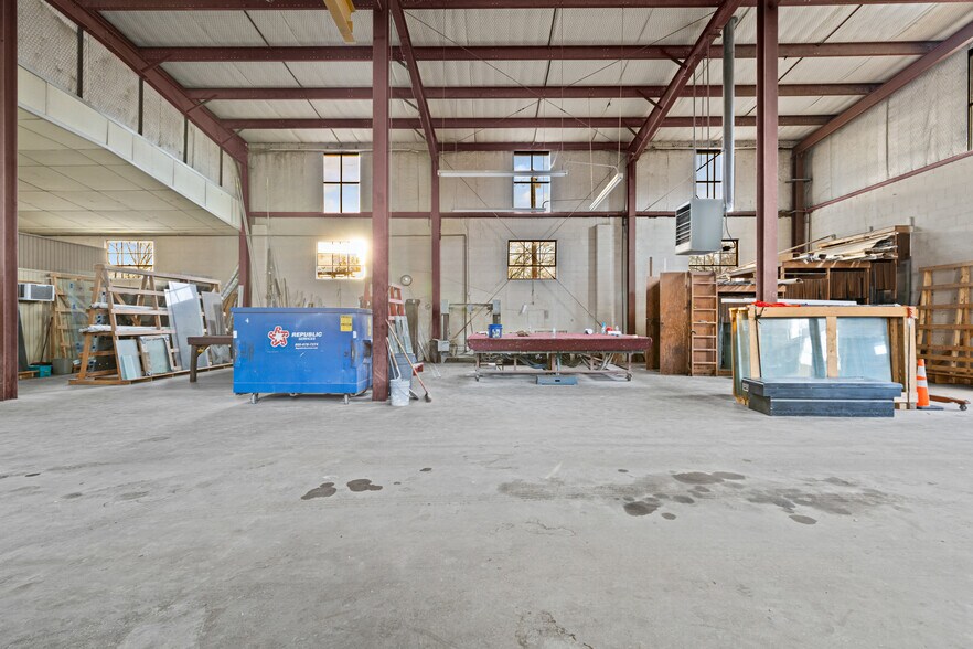 More Photos Of 2100 E Front St, Tyler Flex For Lease