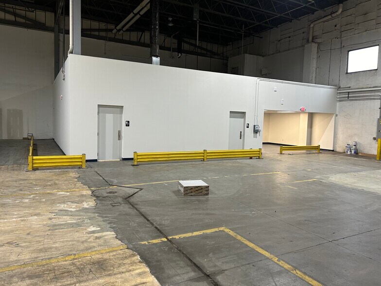 More Photos Of 4000-4024 Precision Dr, Cincinnati Manufacturing For Sale