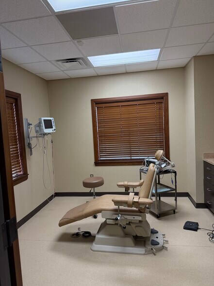 More Photos Of 1224 SW 104th St, Oklahoma City Medical For Lease