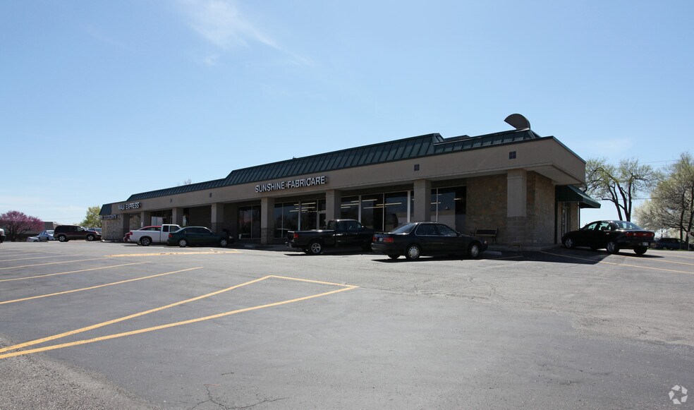 More Photos Of 8700-8726 Santa Fe Dr, Overland Park Unknown For Lease