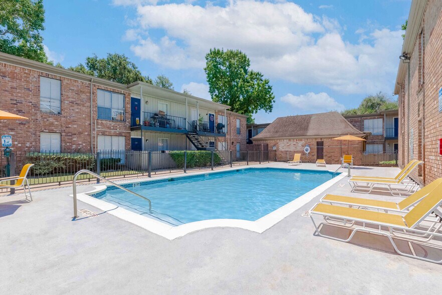 More Photos Of 10000 Hammerly Blvd, Houston Apartments For Sale