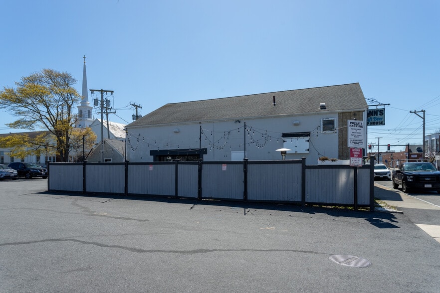 More Photos Of 334 Main St, Hyannis Storefront For Lease
