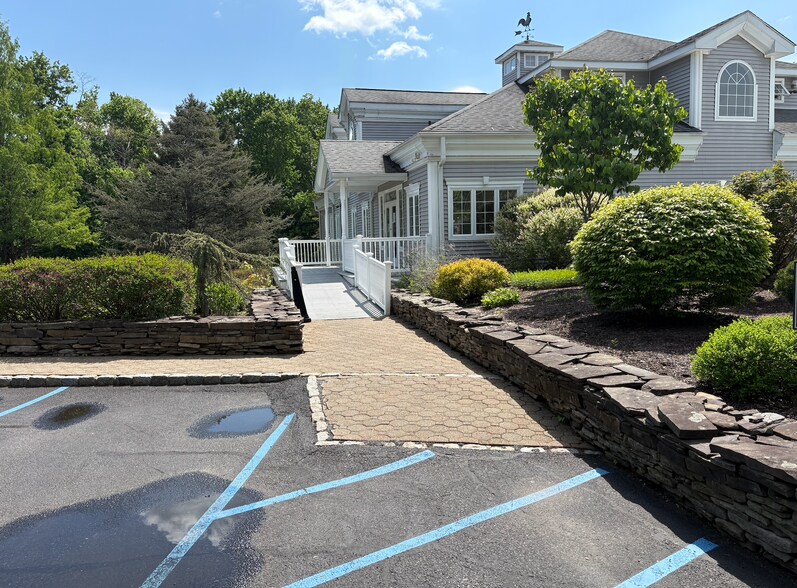 More Photos Of 7 Miller Rd, Mahopac Office For Lease