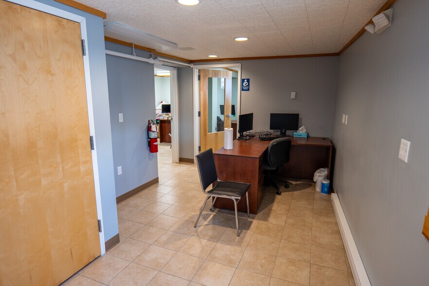 More Photos Of 4 Market Sq, Houlton Office For Sale