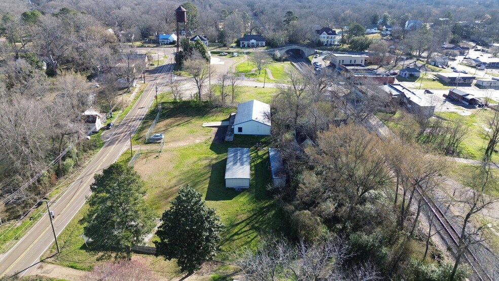 More Photos Of 203 Vicksburg St, Edwards Flex For Sale