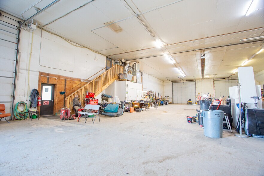 More Photos Of 4319 16th Ave W, Williston Industrial For Lease