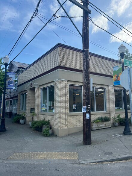 More Photos Of 502 Trade St, Amity Freestanding For Sale