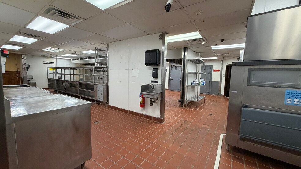More Photos Of 2124-2162 Merrick Ave, Merrick Unknown For Lease