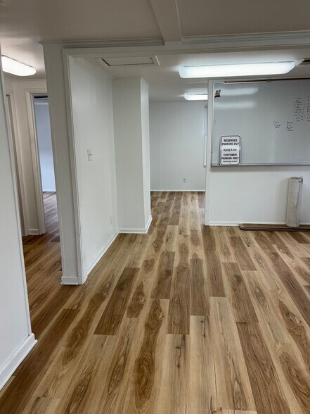 More Photos Of 60-70 E Oak St, Zionsville Loft Creative Space For Lease