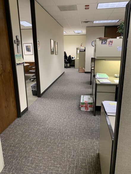 More Photos Of 8545 United Plaza Blvd, Baton Rouge Office For Lease