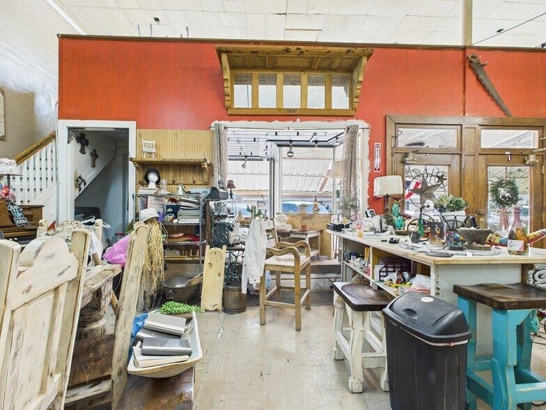 More Photos Of 236 S Oak St, Pecos Storefront For Sale