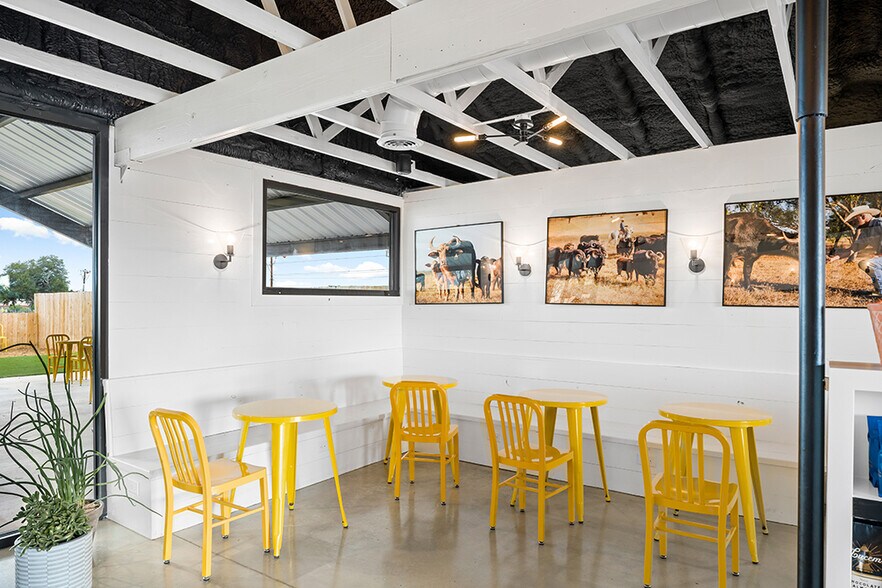 More Photos Of 42 S Ranch Road 1623, Stonewall Restaurant For Lease
