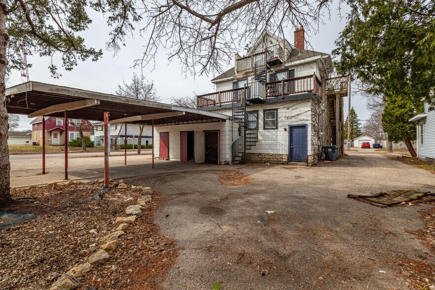 More Photos Of 1601 Jackson St, La Crosse General Retail For Sale