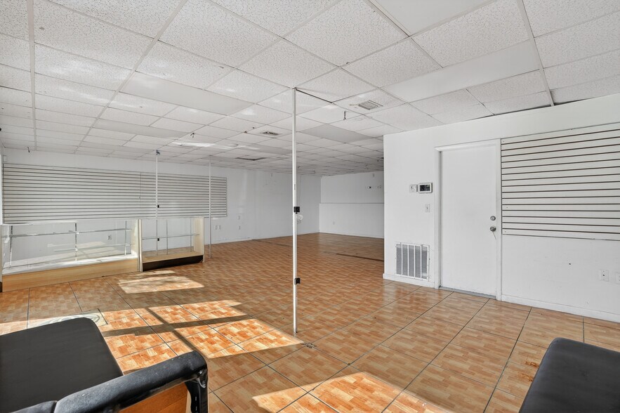 More Photos Of 200 SW 57th Ave, Miami Storefront Retail Office For Lease