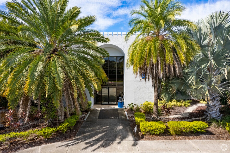 More Photos Of 5118 N 56th St, Tampa Office For Lease
