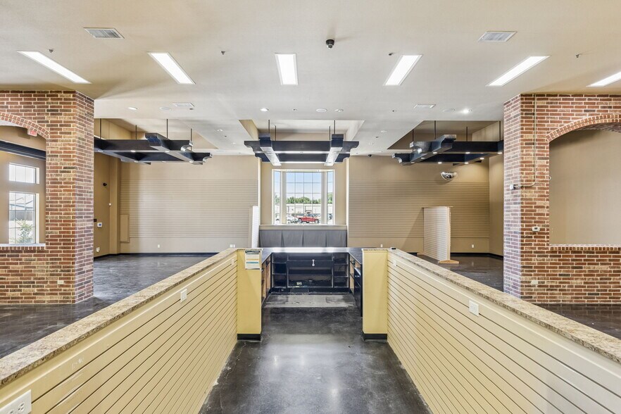 More Photos Of 207 E Byron Nelson Blvd, Roanoke Storefront Retail Office For Sale