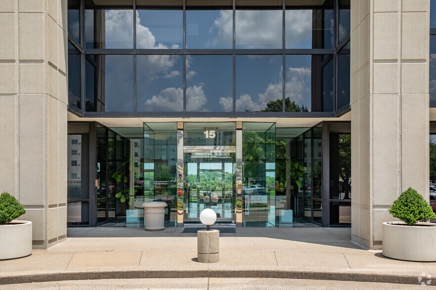 More Photos Of 15 Century Blvd, Nashville Office For Lease