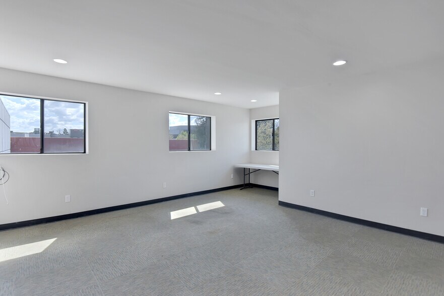 More Photos Of 4039 Transport St, Palo Alto Light Manufacturing For Lease