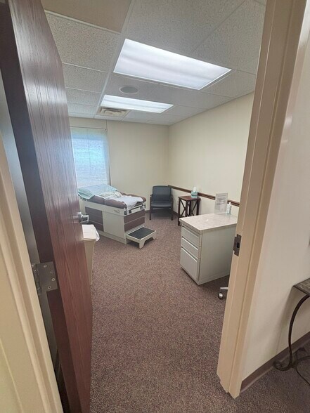 More Photos Of 1100 Torrey Rd, Fenton Medical For Lease