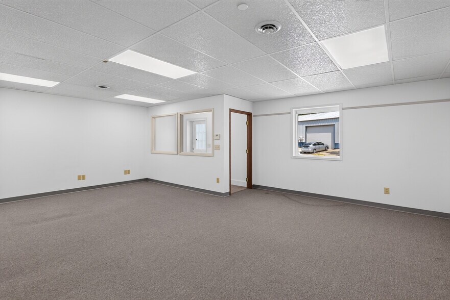 More Photos Of 908 N 4th St, Ames Warehouse For Lease