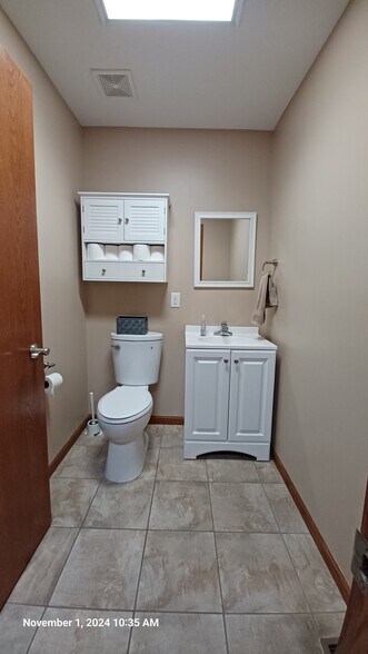 More Photos Of 822-826 S 4th St, Clinton Office For Sale