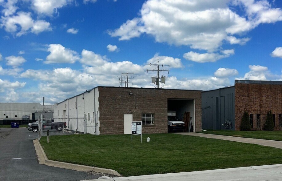 More Photos Of 629-631 Minnesota Dr, Troy Warehouse For Sale