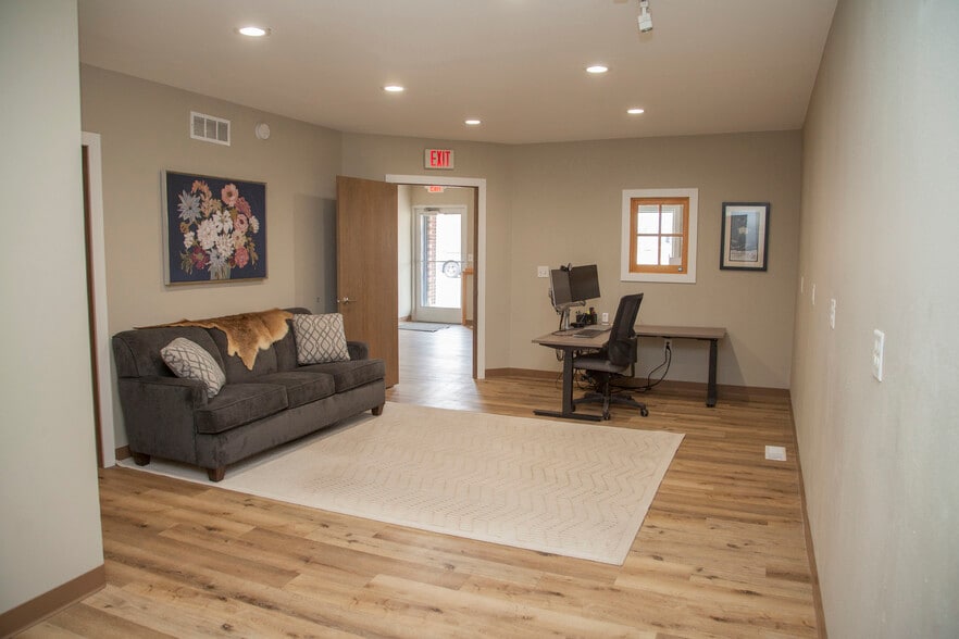 More Photos Of 705 Main St, Ridgeway Freestanding For Sale