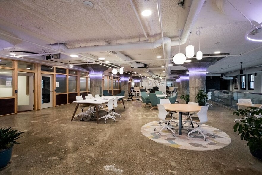 More Photos Of 2937 E Grand Blvd, Detroit Medical For Lease