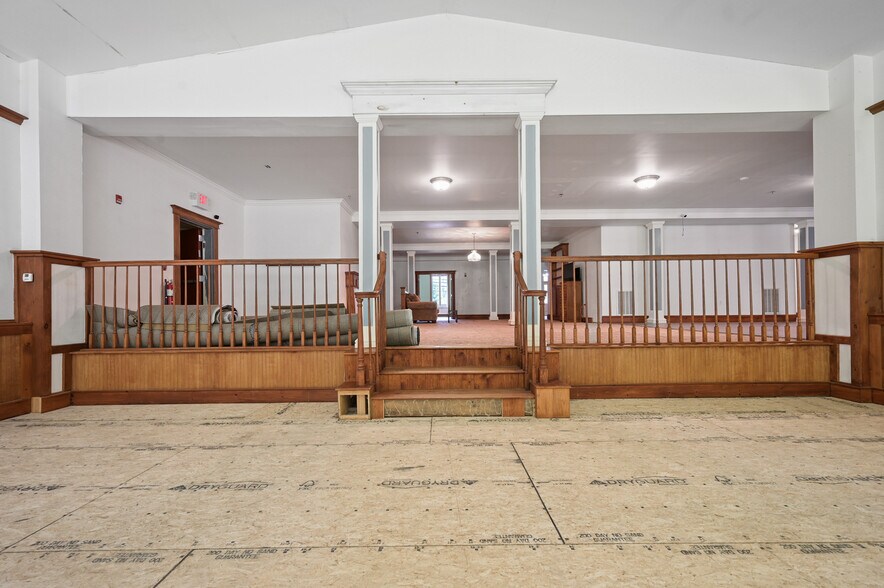 More Photos Of 56 Main St, Stamford Hotel For Sale