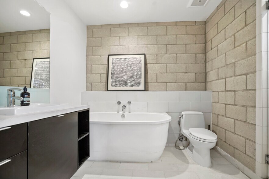 More Photos Of 3450 Cahuenga Blvd W, Los Angeles Office Residential For Lease