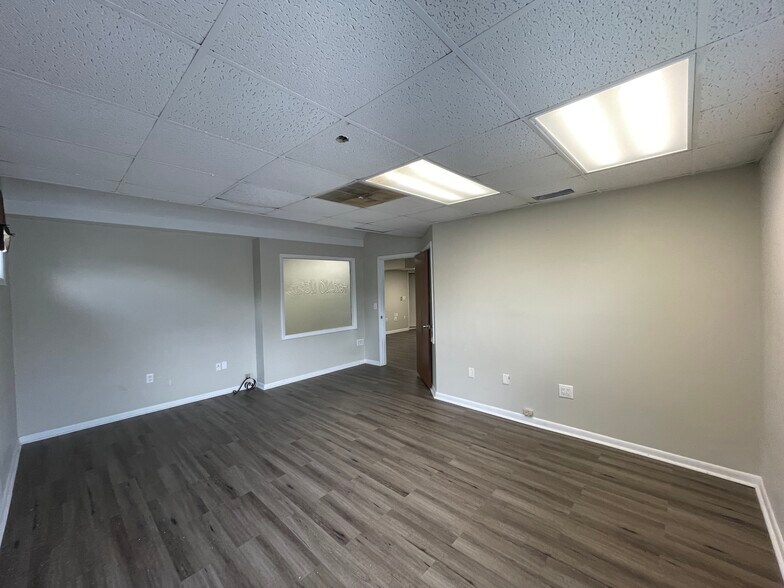More Photos Of 710 W Colonial Dr, Orlando Office For Lease