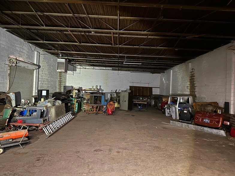 More Photos Of 341 Goddard Rd, Wyandotte Self Storage For Sale