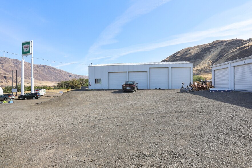 More Photos Of 606 E 1st, Rufus Convenience Store For Sale