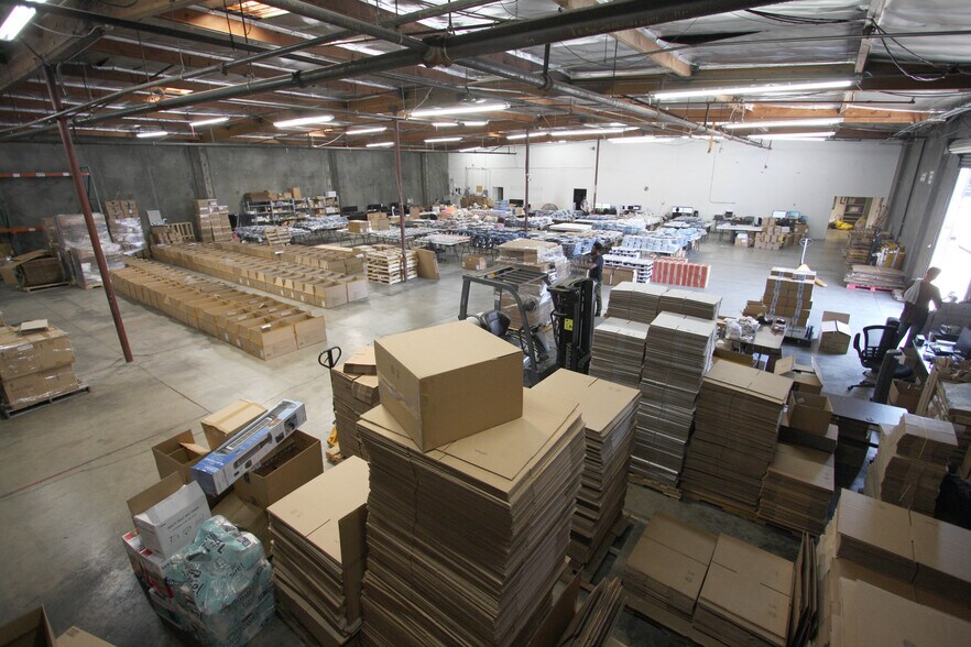 More Photos Of 1101 E 16th St, Los Angeles Warehouse For Lease