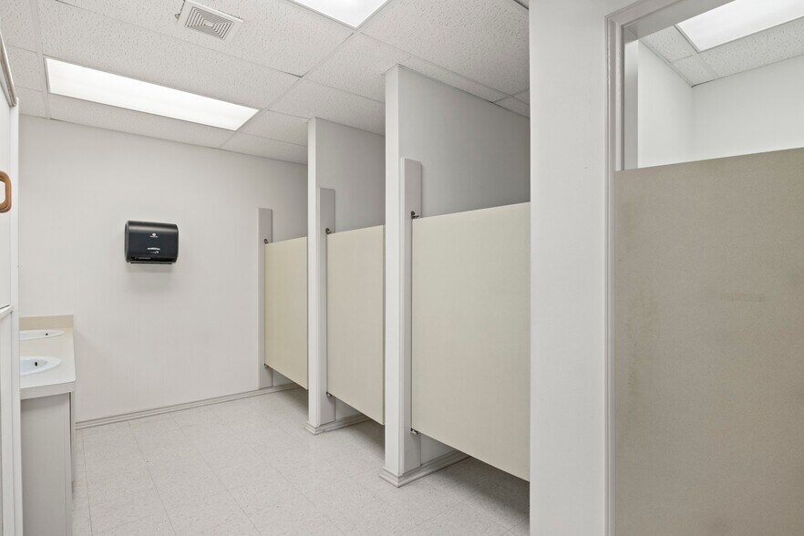 More Photos Of 412 Texas Highway 37, Mount Vernon Medical For Sale