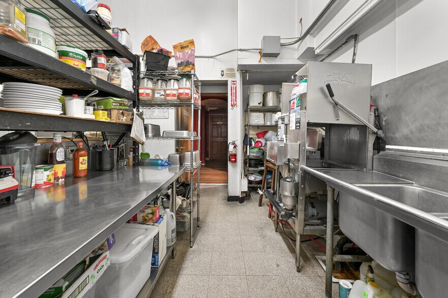 More Photos Of 205 Ferry St, Sedro Woolley General Retail For Sale