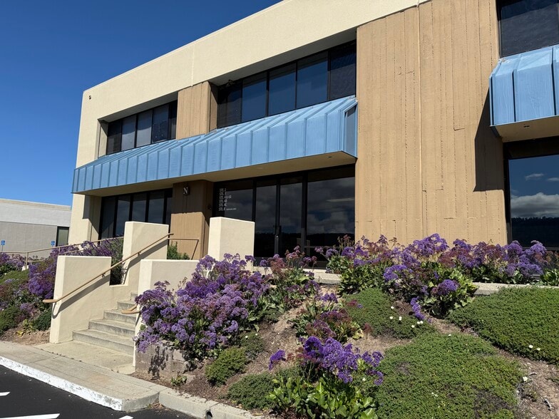 More Photos Of 5 Harris Ct, Monterey Unknown For Lease