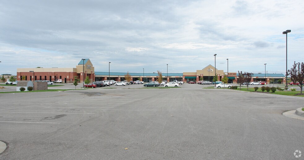 More Photos Of 10902-10940 N Parallel St, Kansas City Unknown For Lease