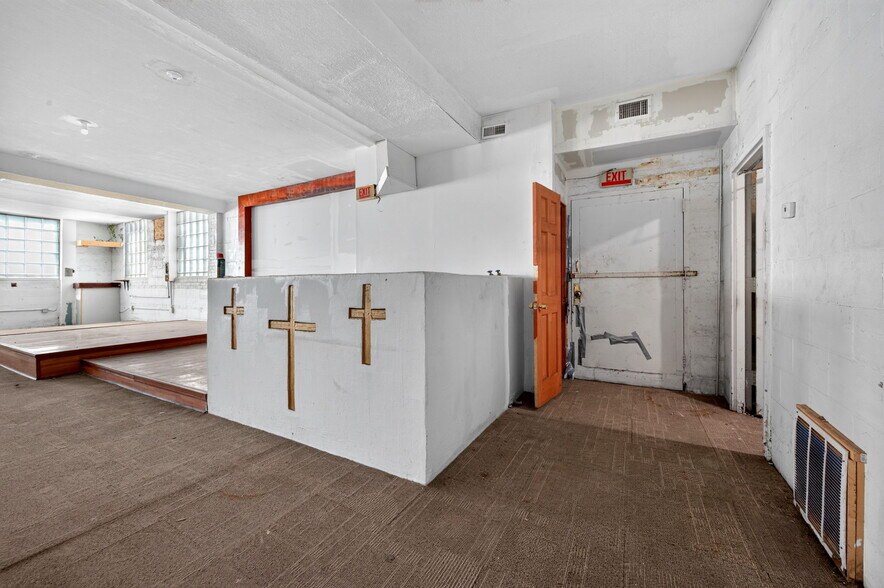 More Photos Of 7828 S Claremont Ave, Chicago Warehouse For Sale