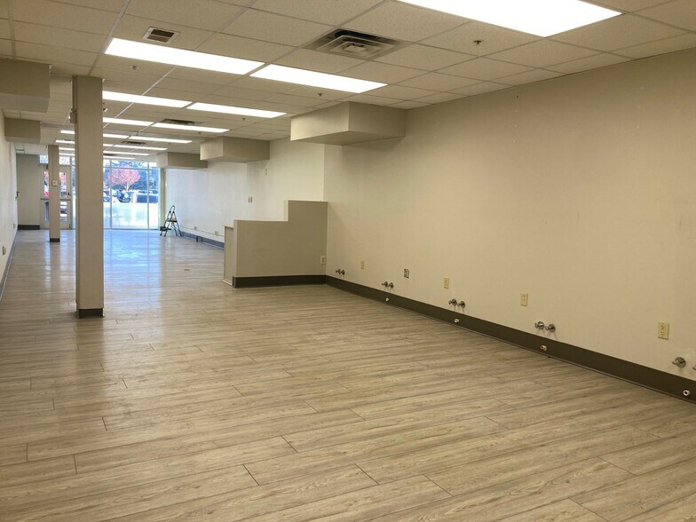More Photos Of 2202-2336 S Park St, Madison General Retail For Lease