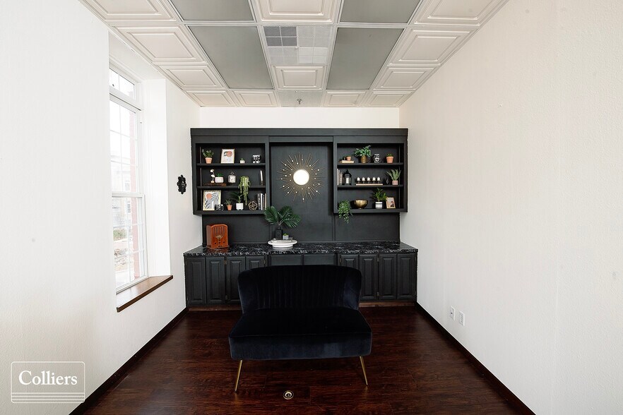 More Photos Of 106-112 E Central Ave, Bentonville General Retail For Sale