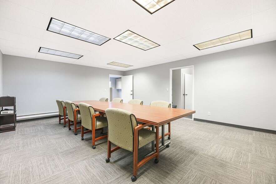 More Photos Of 9502 19th Ave SE, Everett Office For Lease