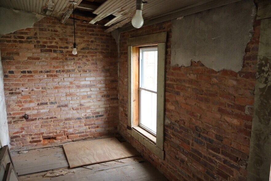 More Photos Of 108 NW Main St, Easley General Retail For Sale