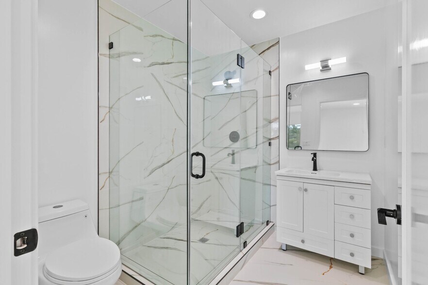 More Photos Of 6842 Cedros Ave, Van Nuys Apartments For Sale